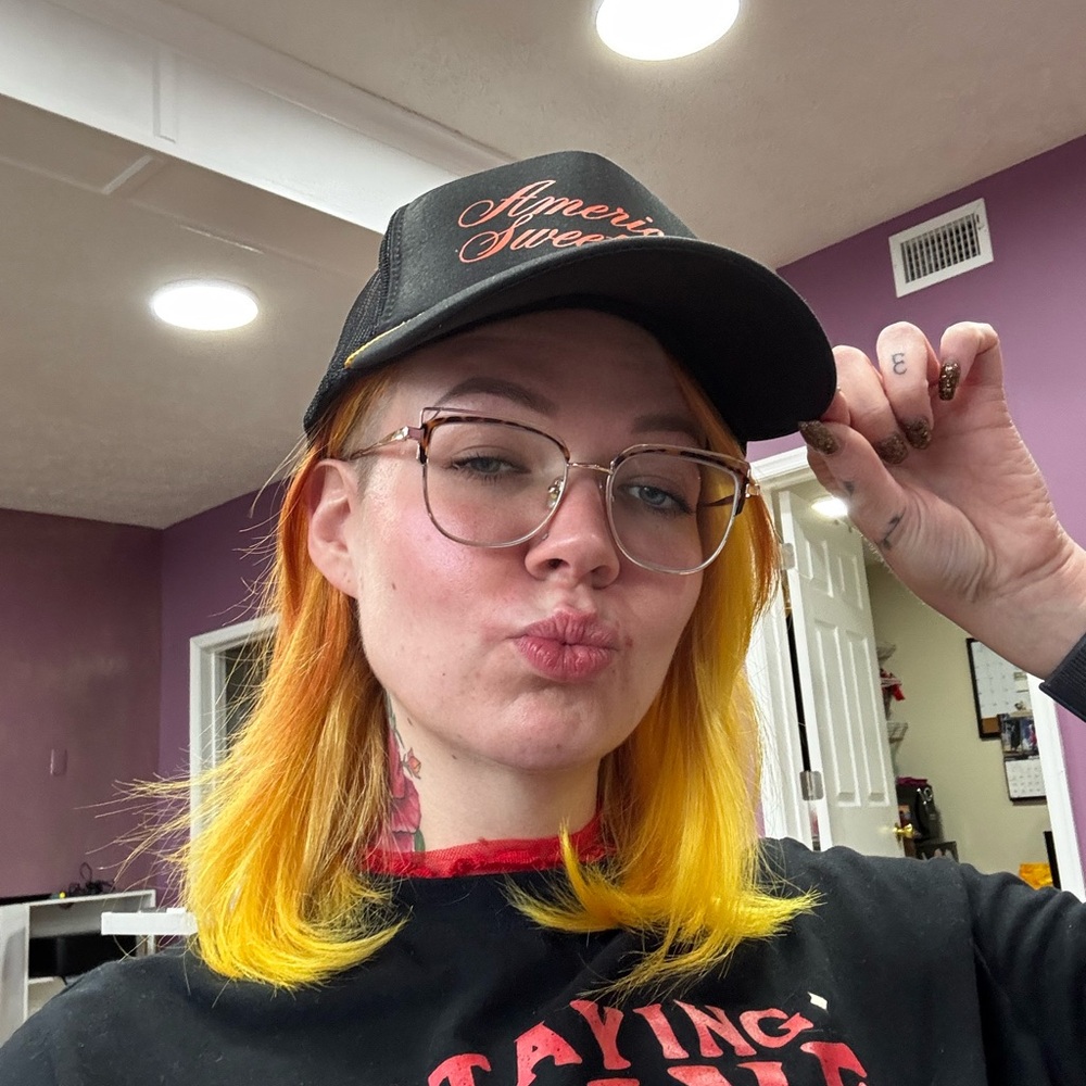 Meet your Posher, Claire
